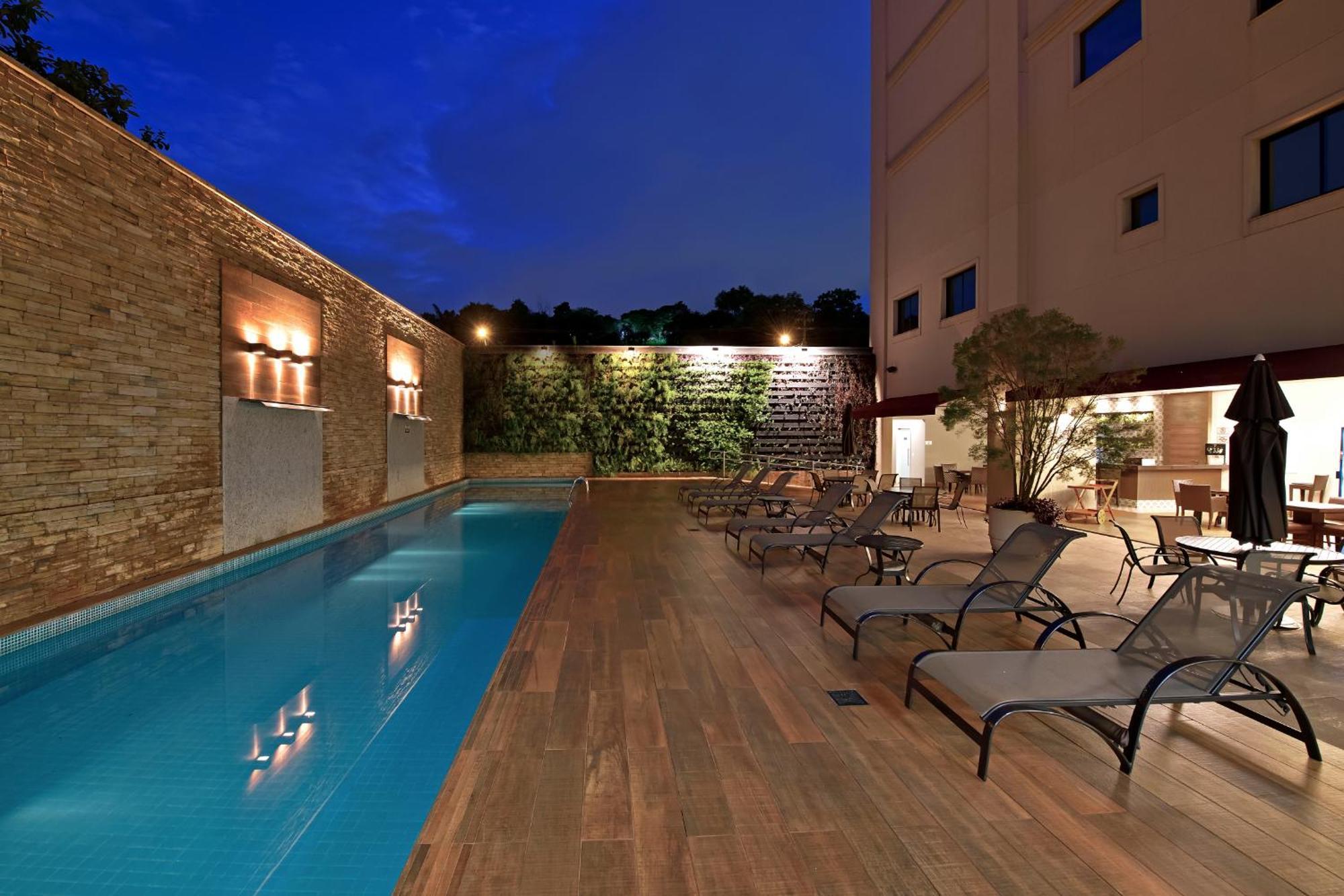 Hotel Mont Blanc Premium Ribeirão Preto Kültér fotó Hotel's pool