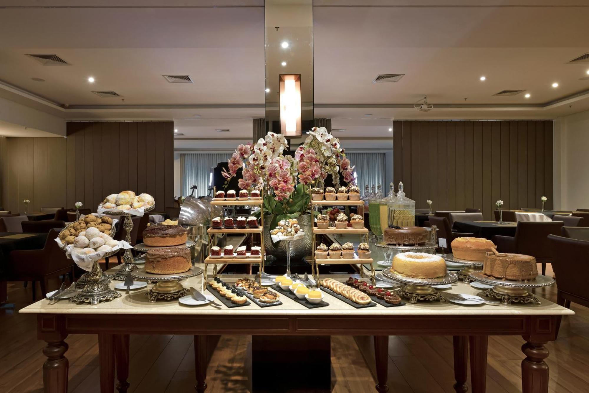 Hotel Mont Blanc Premium Ribeirão Preto Kültér fotó A dessert buffet