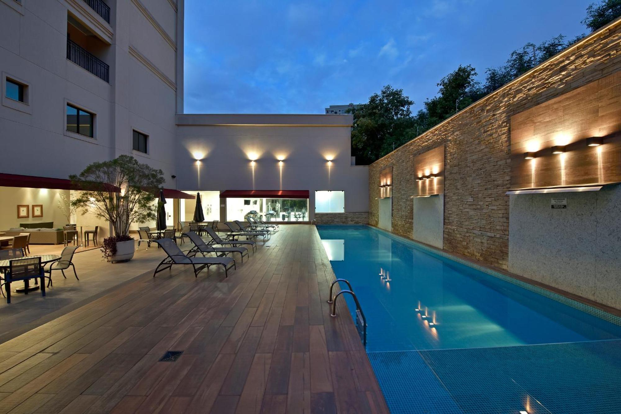 Hotel Mont Blanc Premium Ribeirão Preto Kültér fotó The swimming pool at the hotel