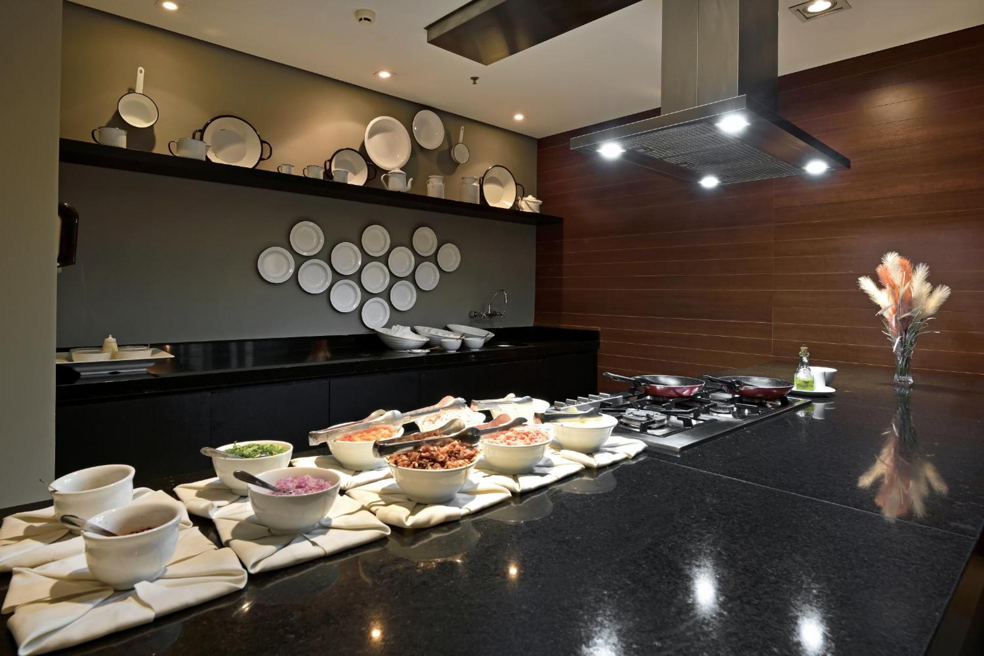 Hotel Mont Blanc Premium Ribeirão Preto Kültér fotó A buffet at a hotel