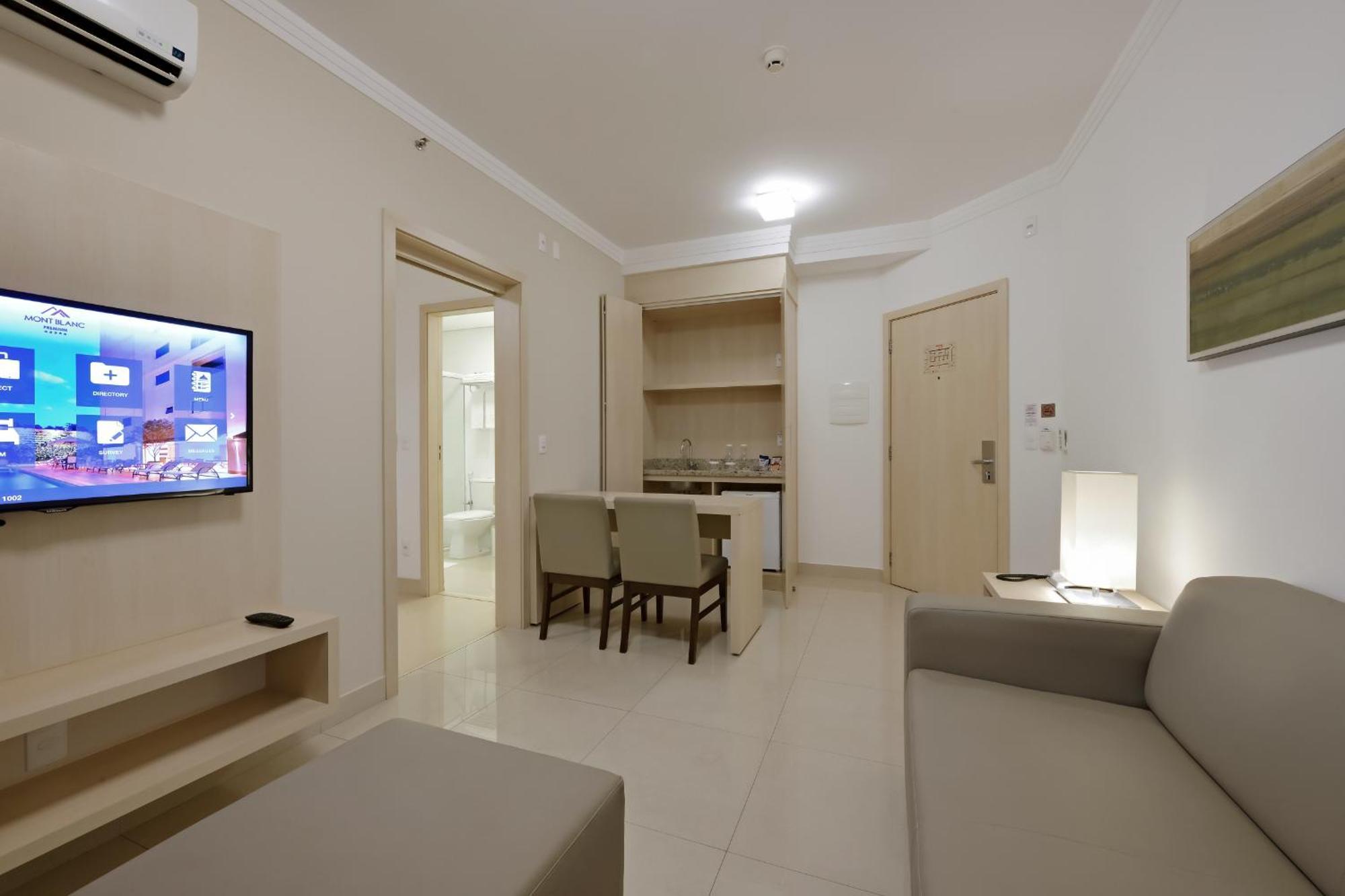 Hotel Mont Blanc Premium Ribeirão Preto Szoba fotó A typical apartment
