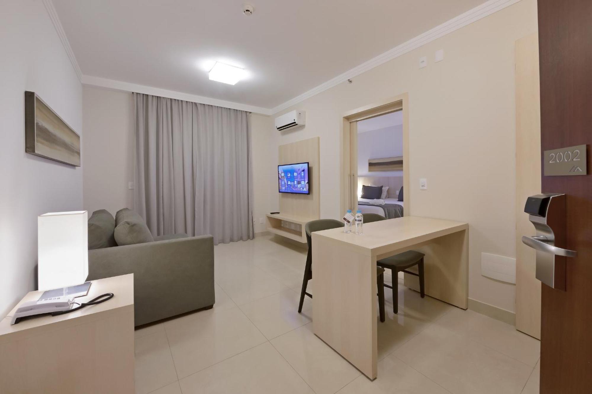 Hotel Mont Blanc Premium Ribeirão Preto Szoba fotó A typical one-bedroom apartment