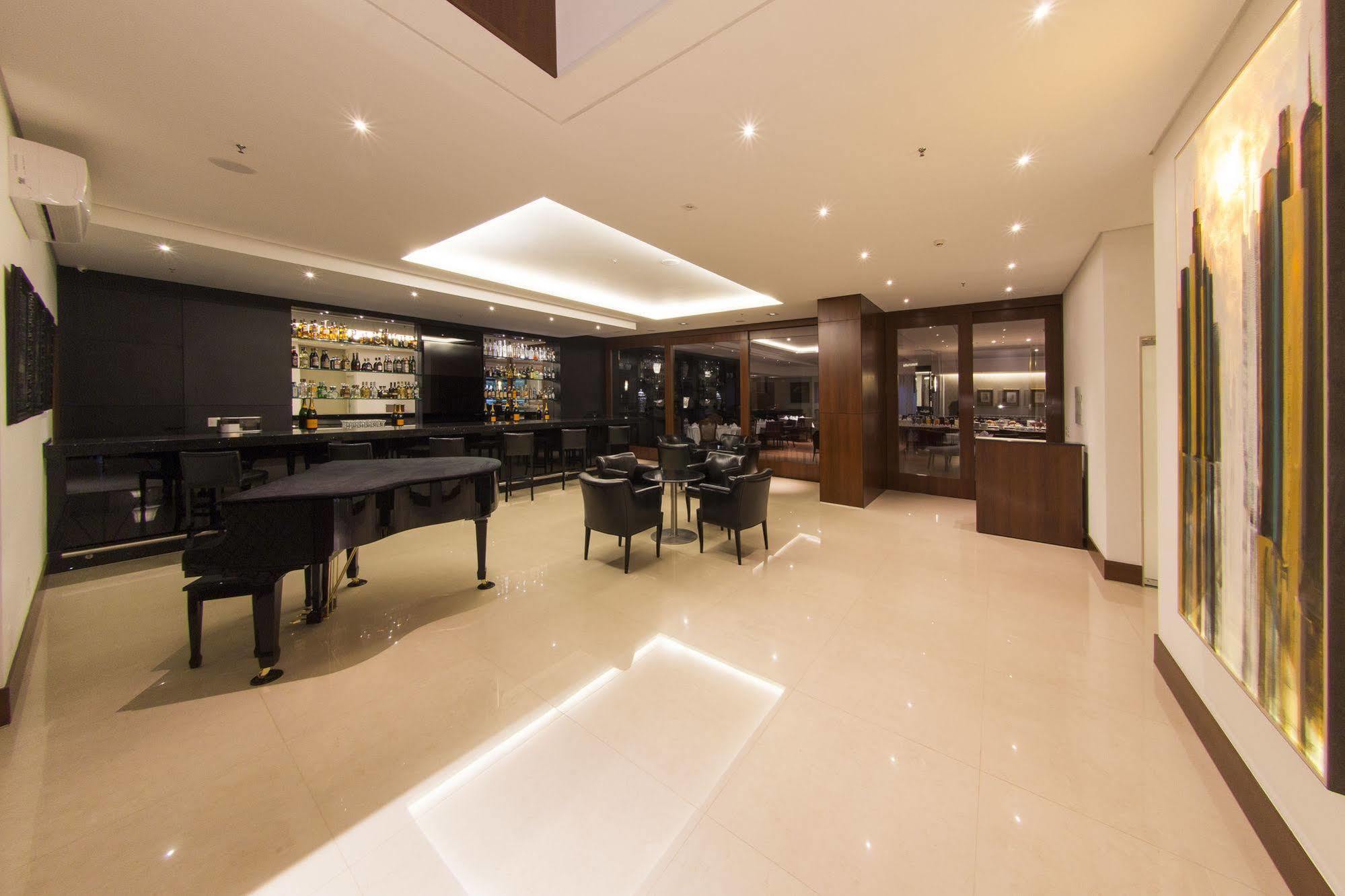 Hotel Mont Blanc Premium Ribeirão Preto Kültér fotó The interior of the club