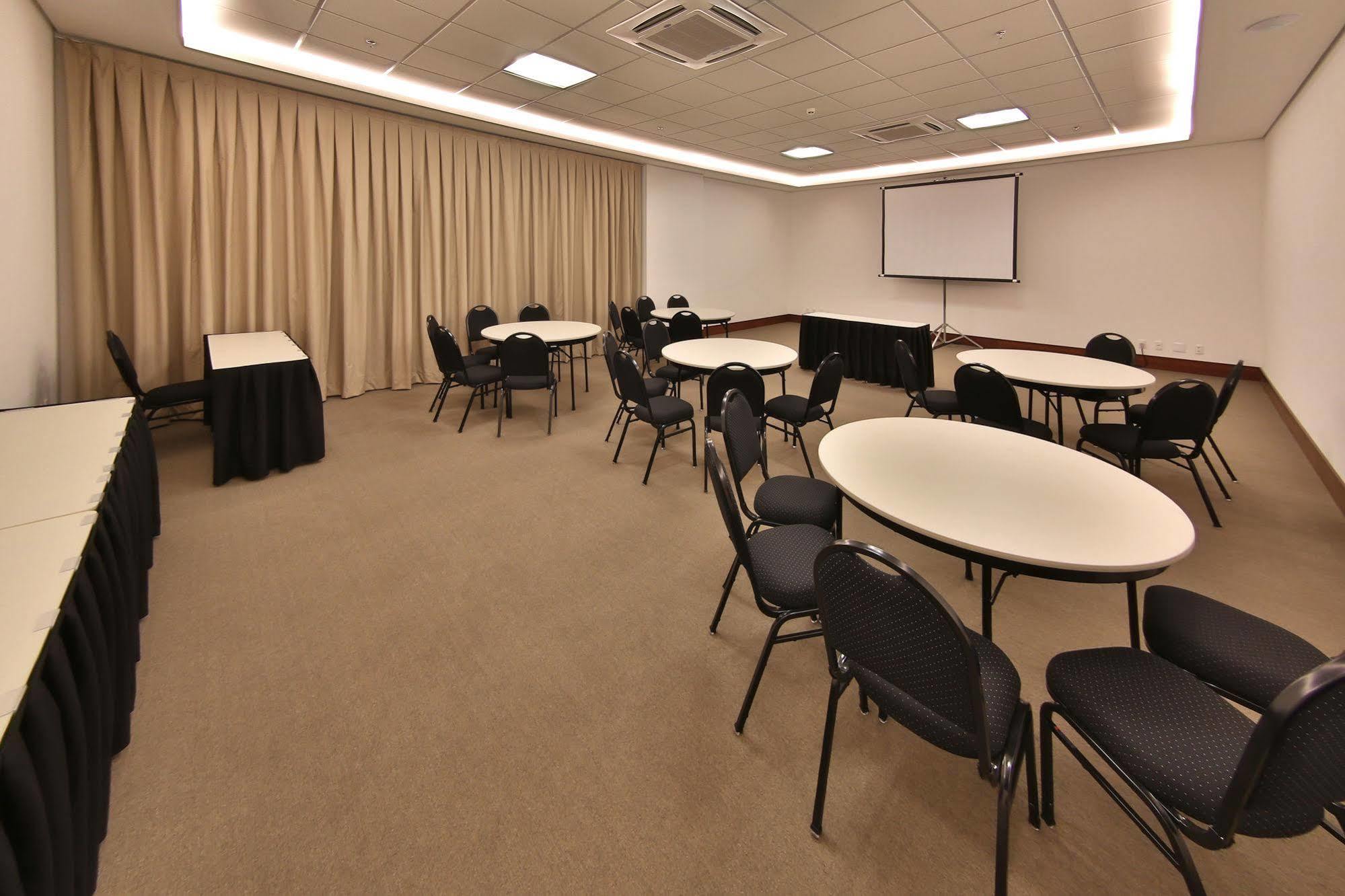 Hotel Mont Blanc Premium Ribeirão Preto Kültér fotó A meeting room at the National Library of the Netherlands