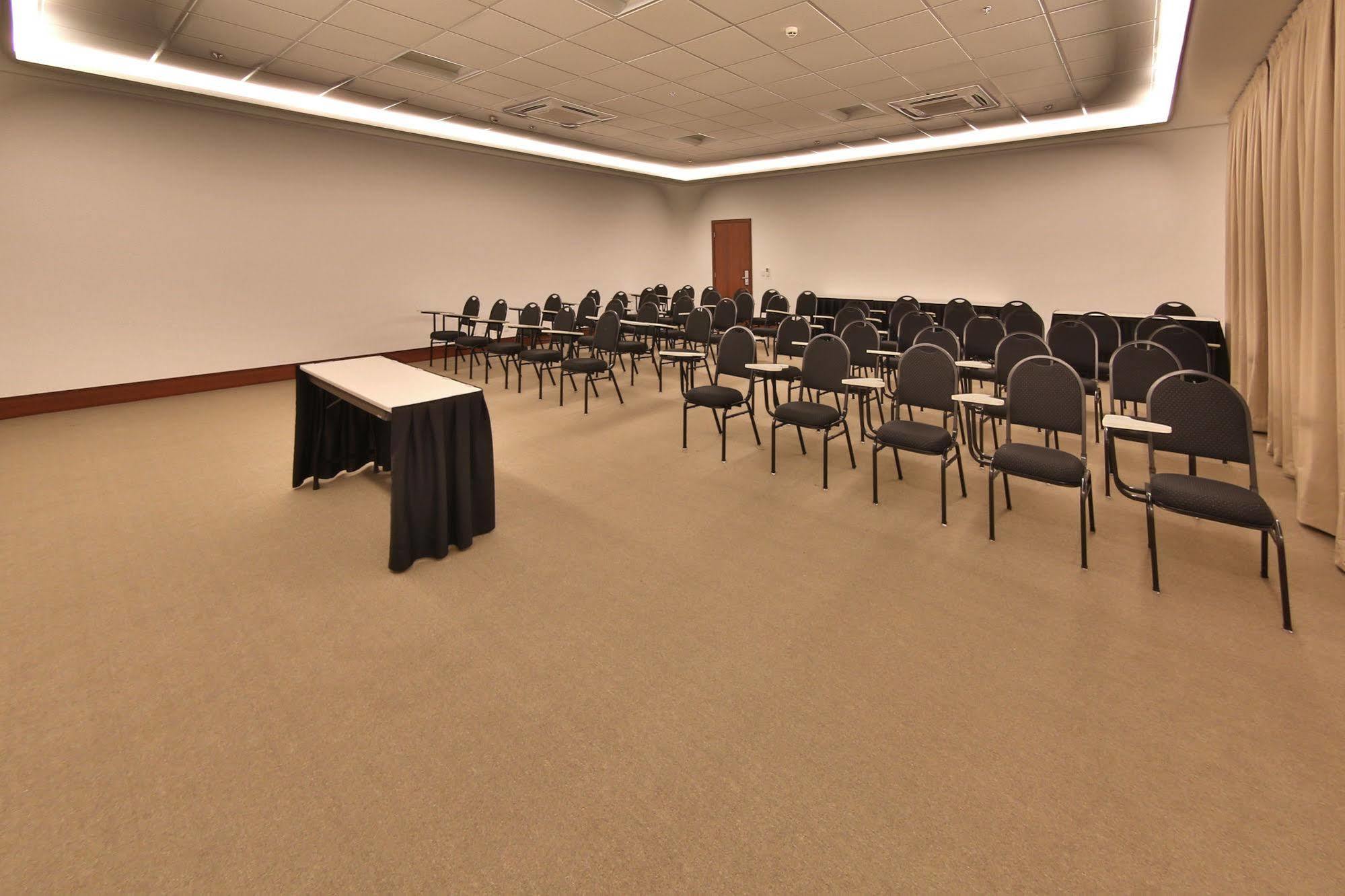 Hotel Mont Blanc Premium Ribeirão Preto Kültér fotó A typical meeting room